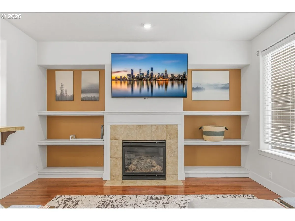 Living Room-Fireplace