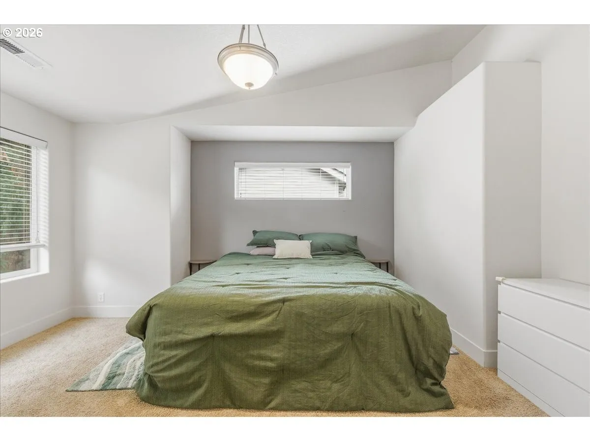 Bedroom, Primary-Vaulted Ceilings