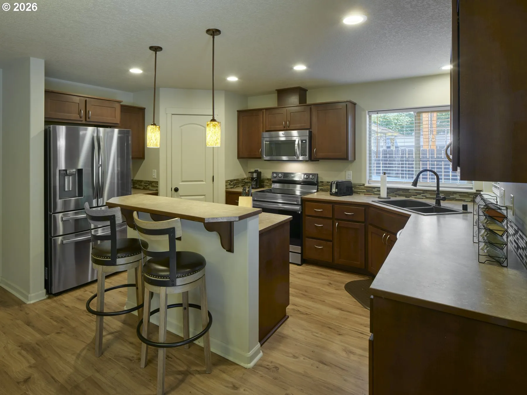 Kitchen-Breakfast Bar