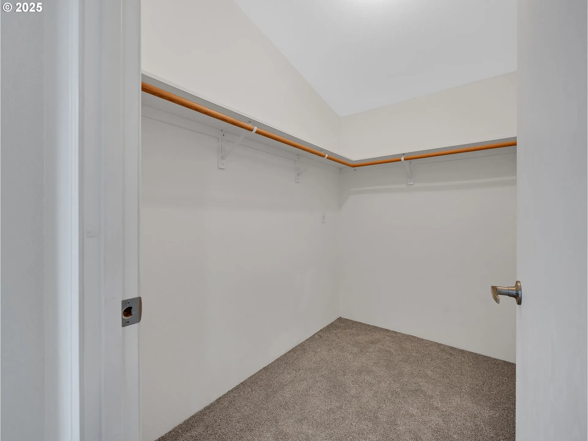 Bathroom, Attached-Walk-In Closet