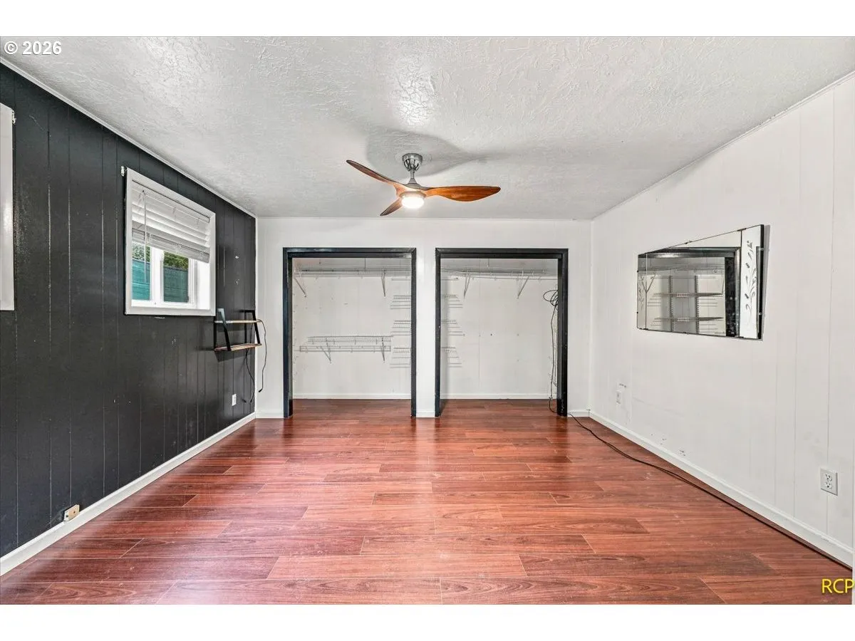 Bedroom, Primary