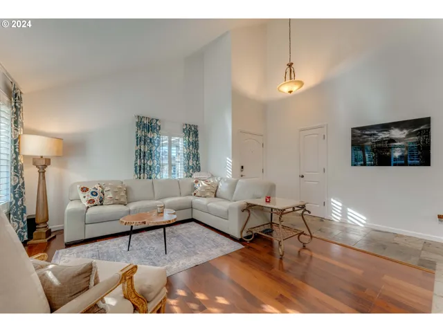 Living Room-Vaulted Ceilings