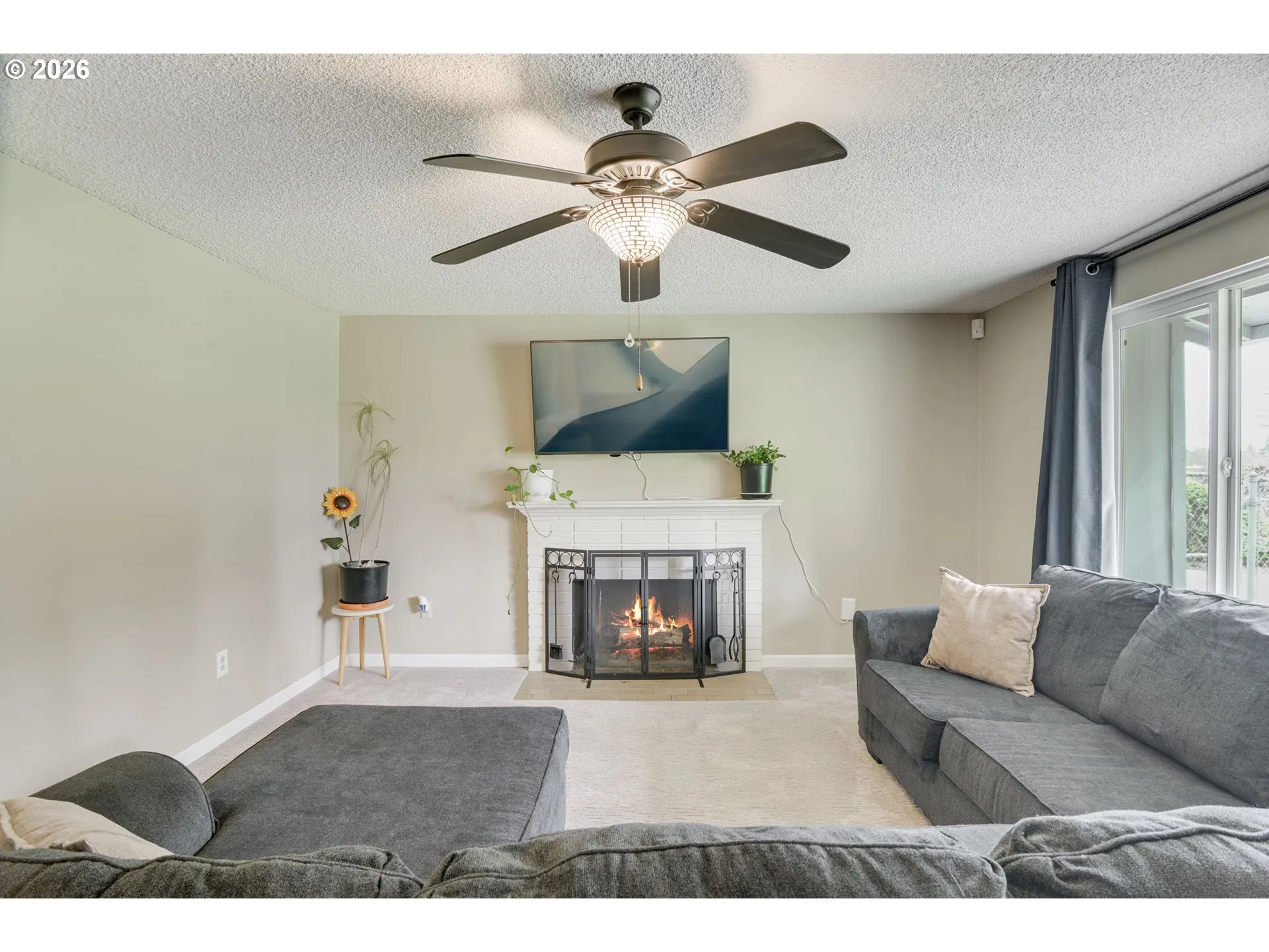 Living Room-Ceiling Fan