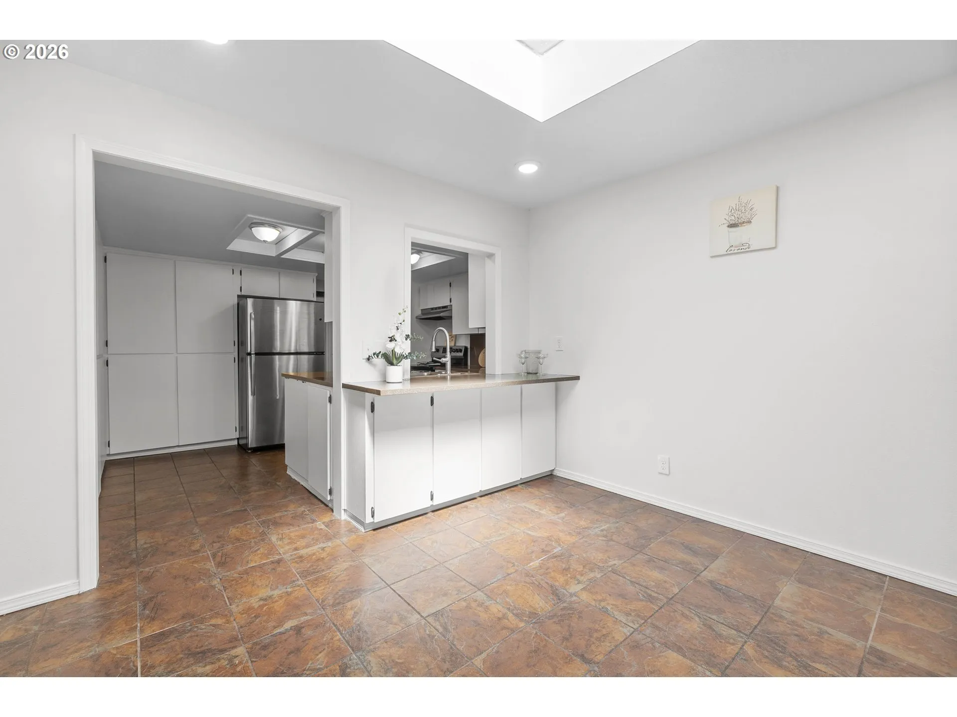 Kitchen-Breakfast Bar