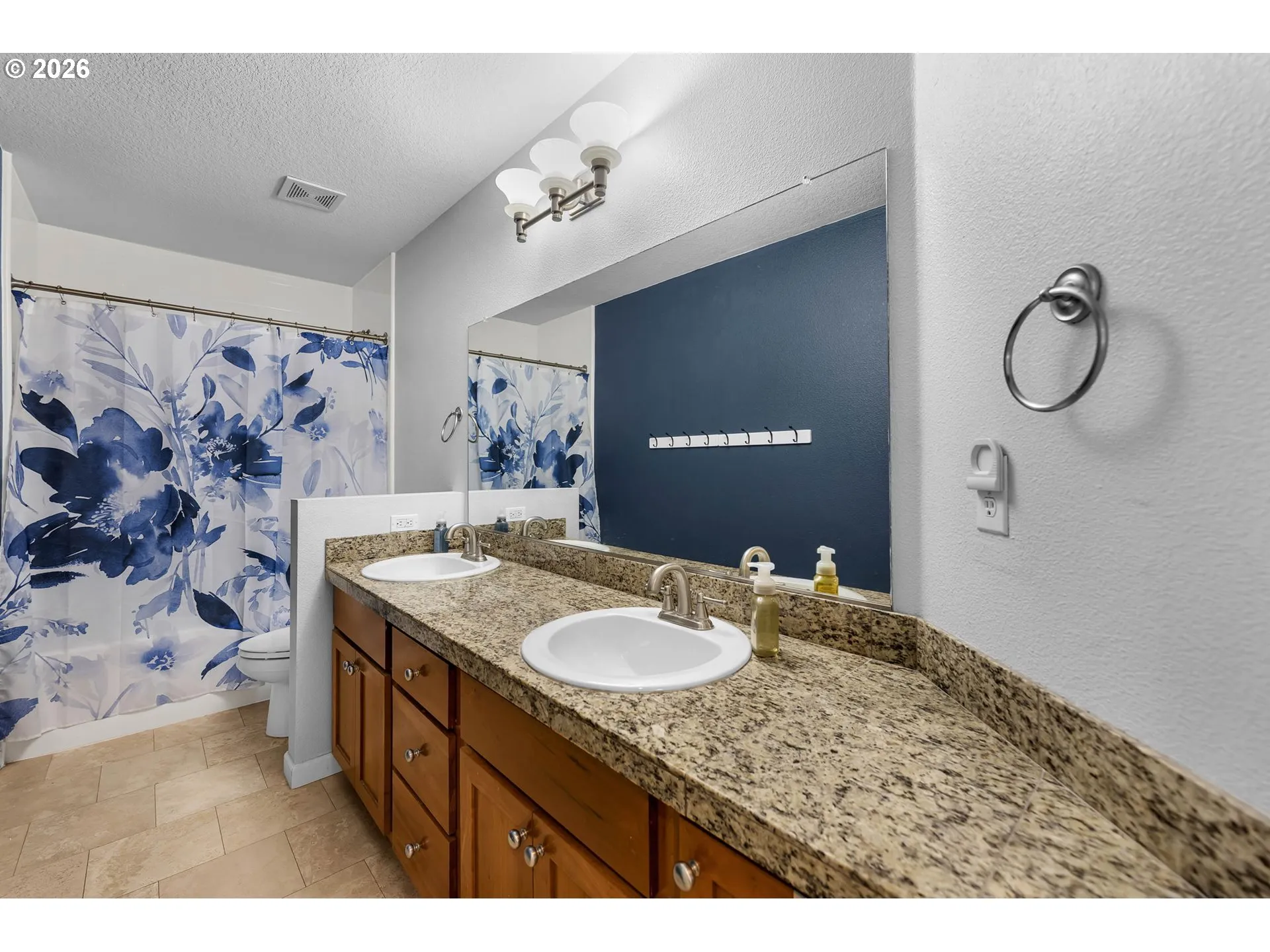 Bathroom-Upper