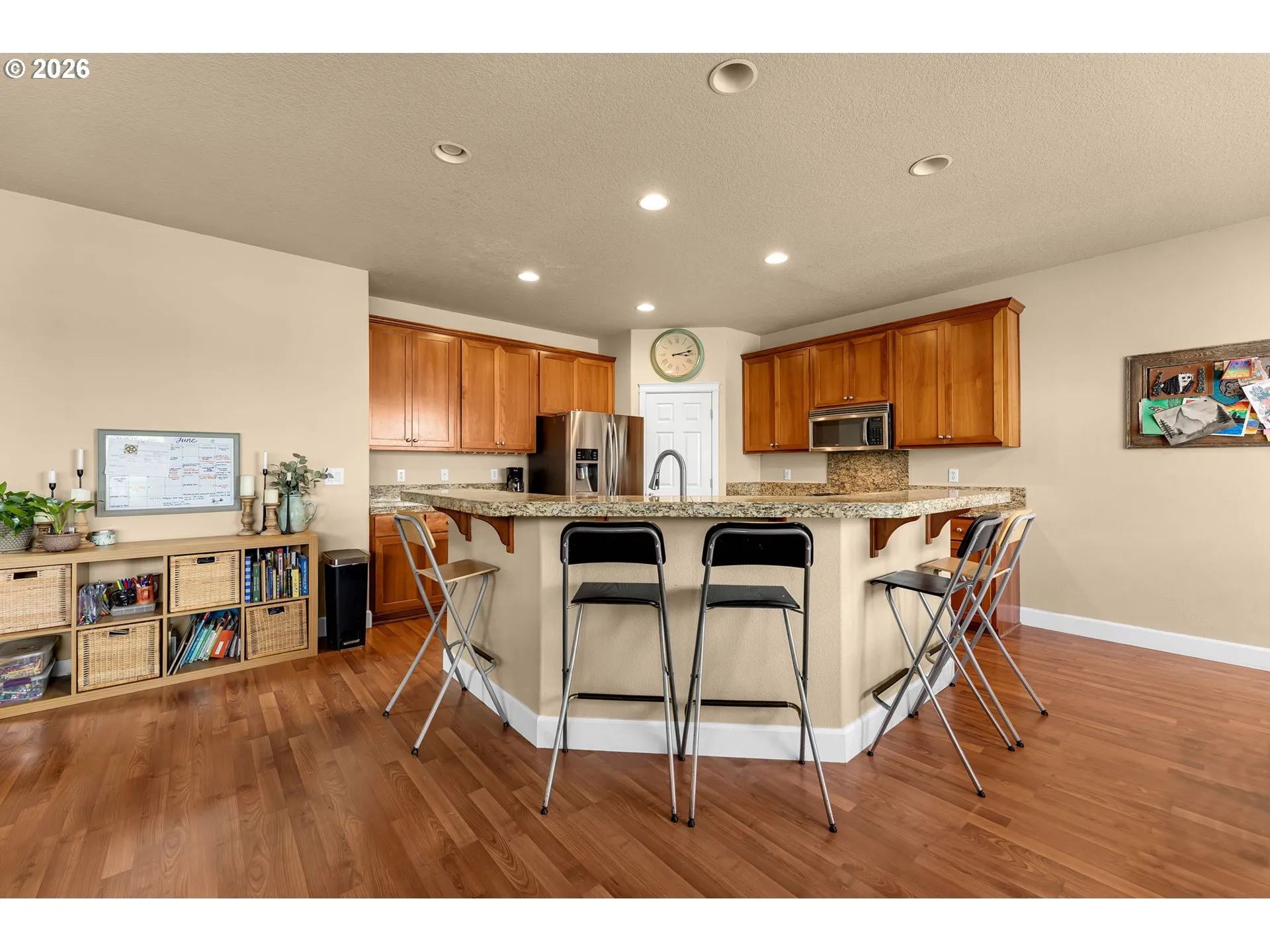 Kitchen-Breakfast Bar