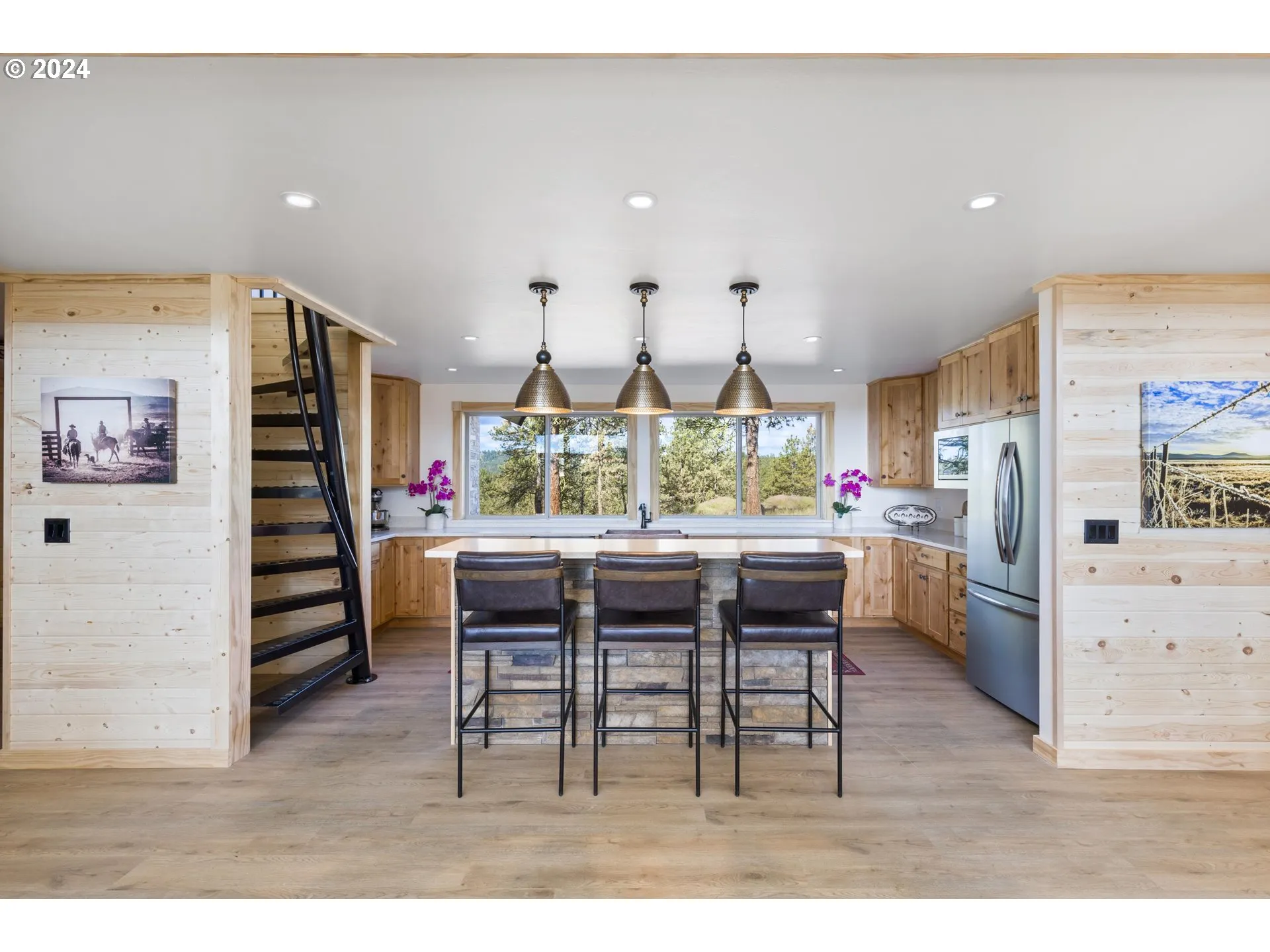 Kitchen-Breakfast Bar