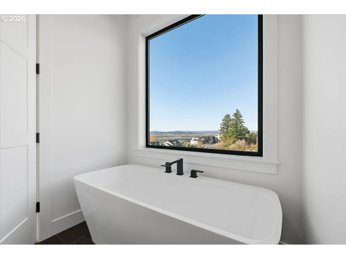 Bathroom, Attached-Garden Tub