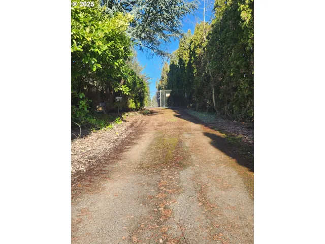 Driveway-Gated