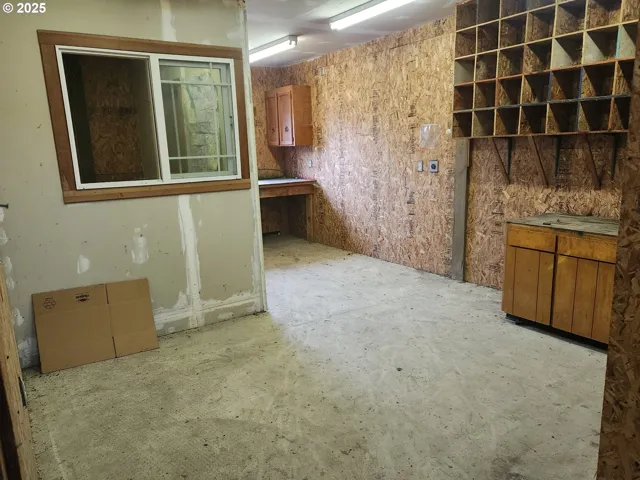 Warehouse-Office