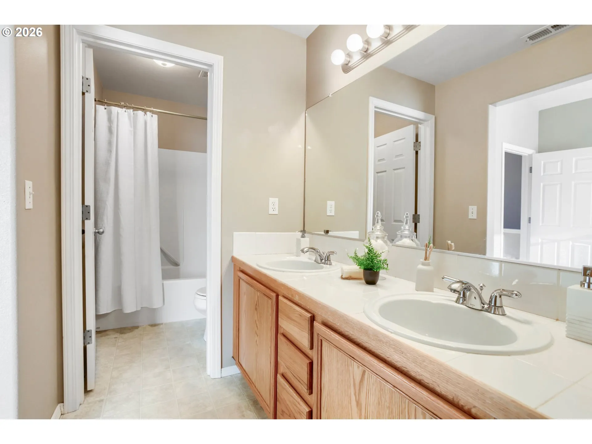En Suite Bathroom-Upper
