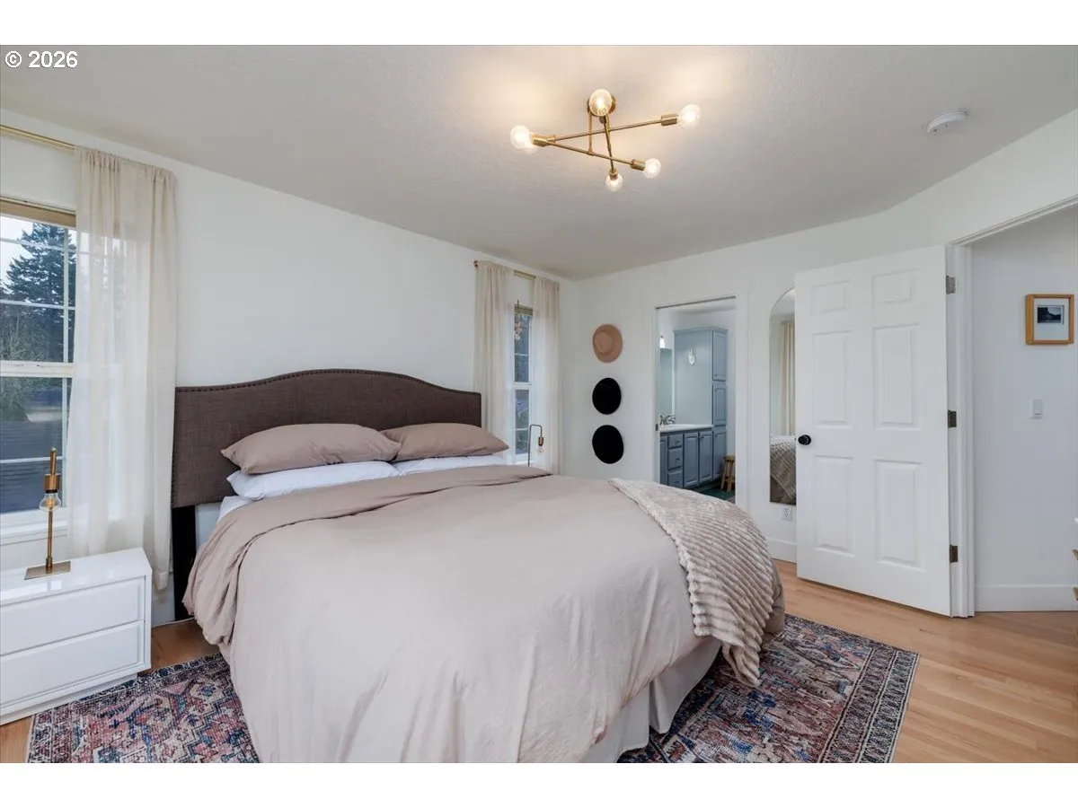 Primary Bedroom-Upper