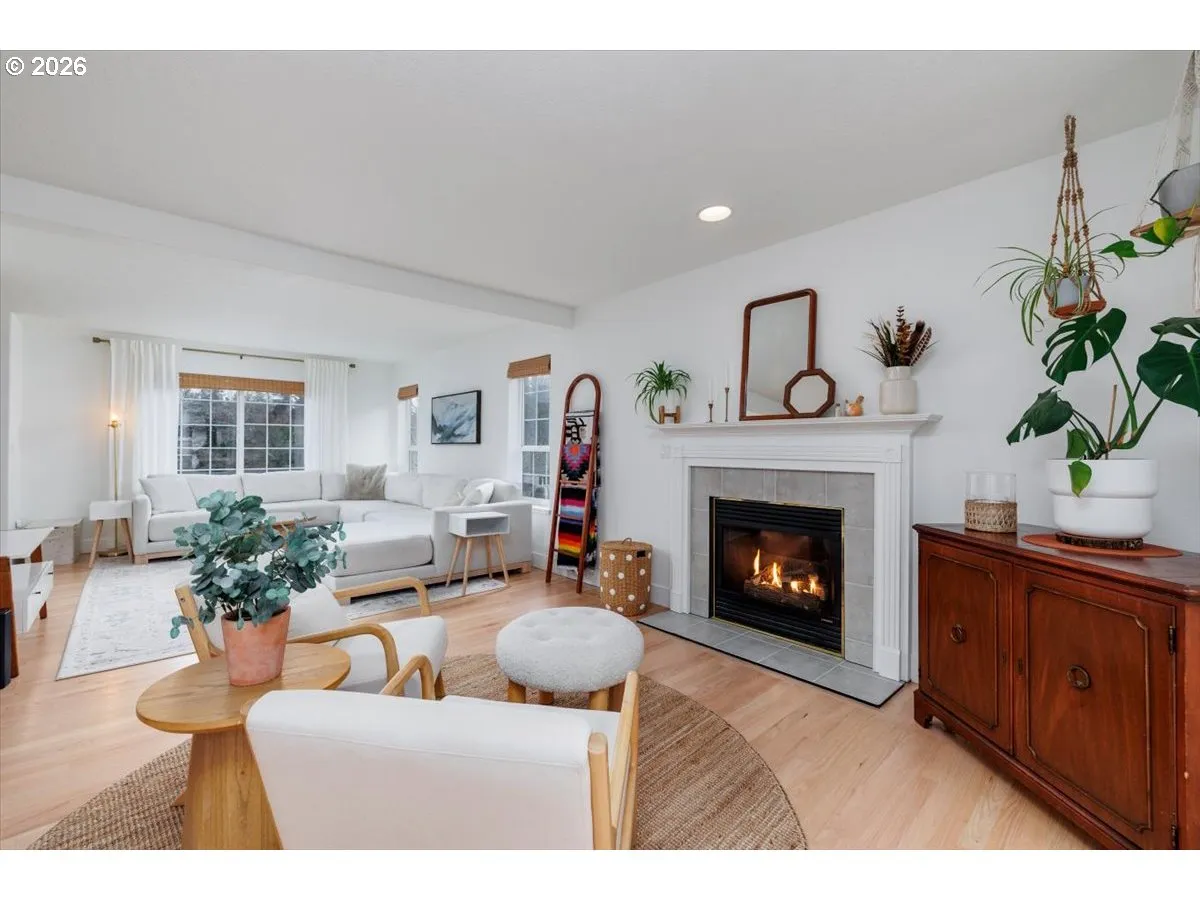 Living Room-Fireplace