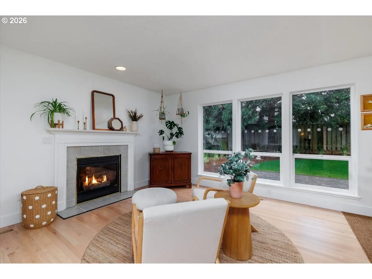 Living Room-Fireplace