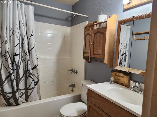 Bathroom-Hall