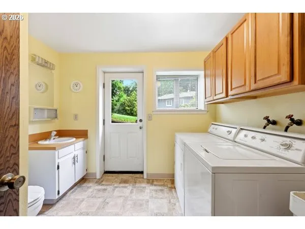 Bathroom-Lower