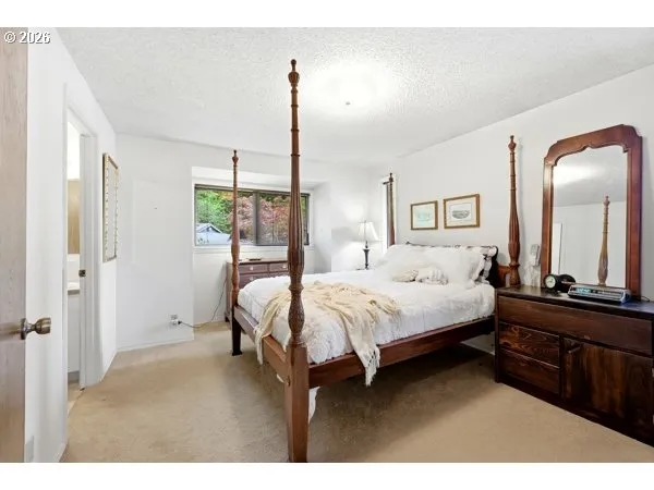Bedroom, Primary