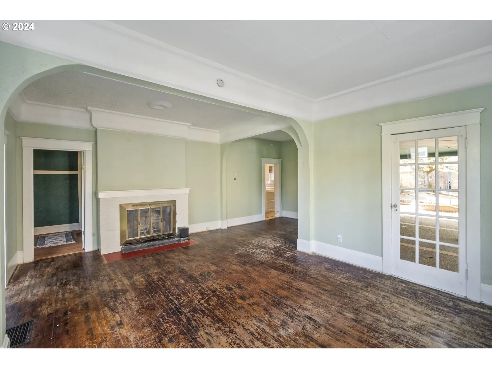 Living Room-Fireplace