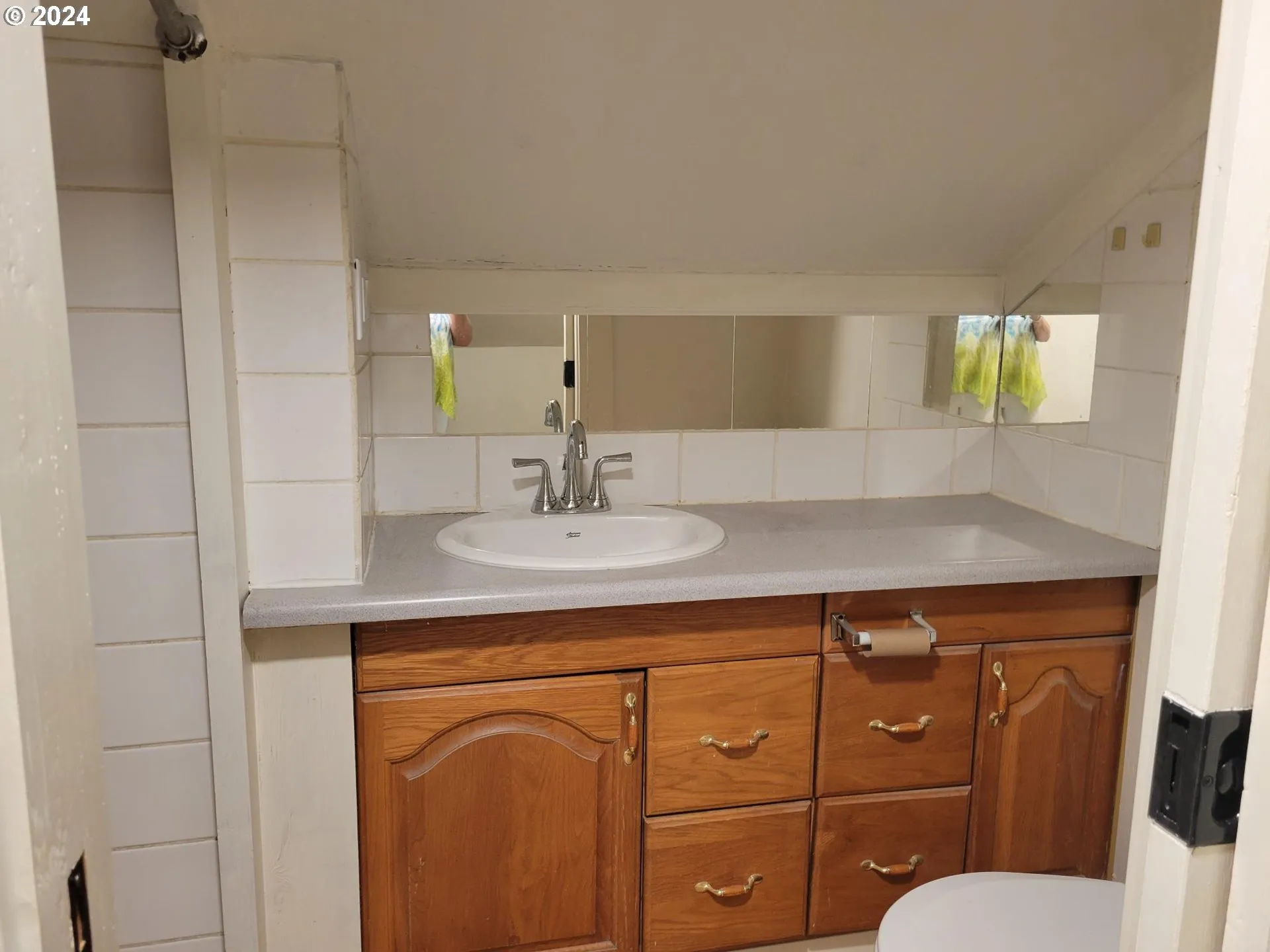 Bathroom-Upper
