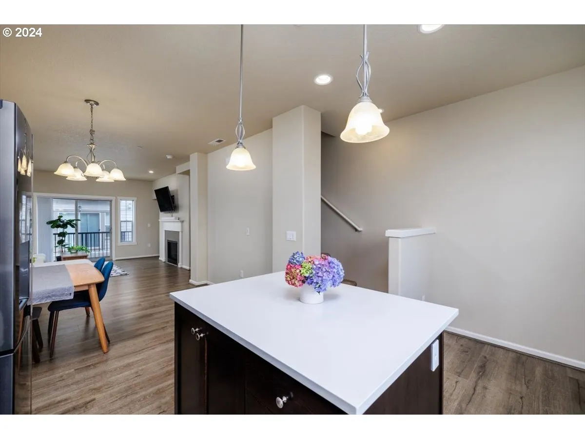 Kitchen-Eating Area