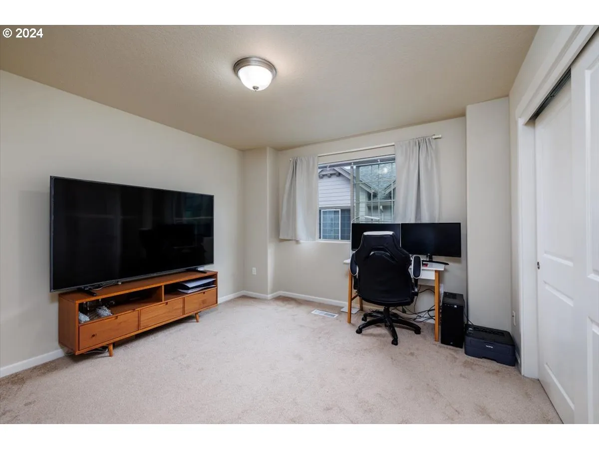 Bedroom, Primary