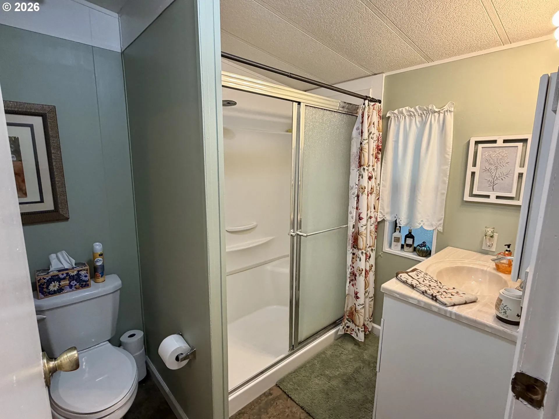 Bathroom-Walk in Shower