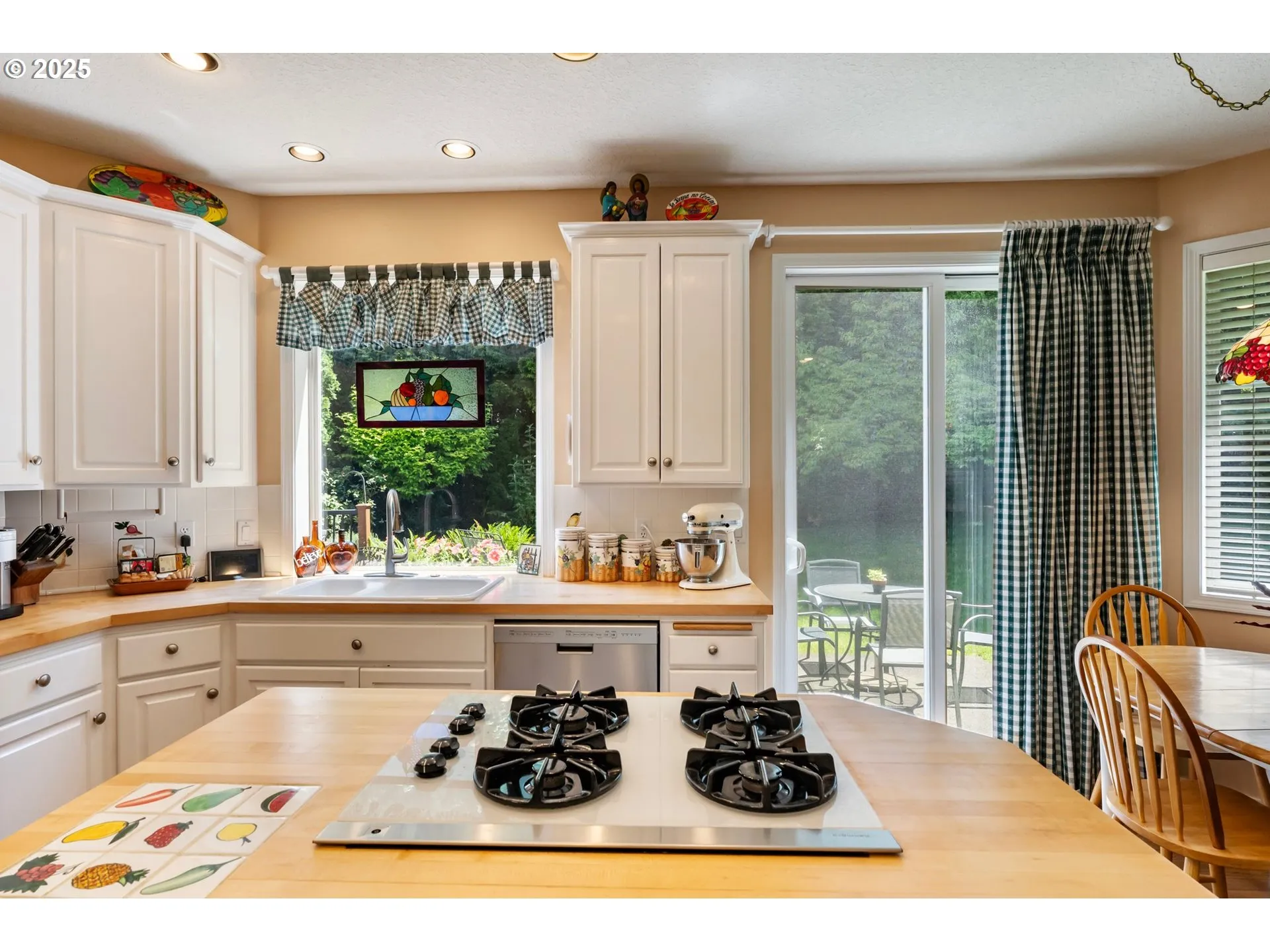 Kitchen-Cooking Island