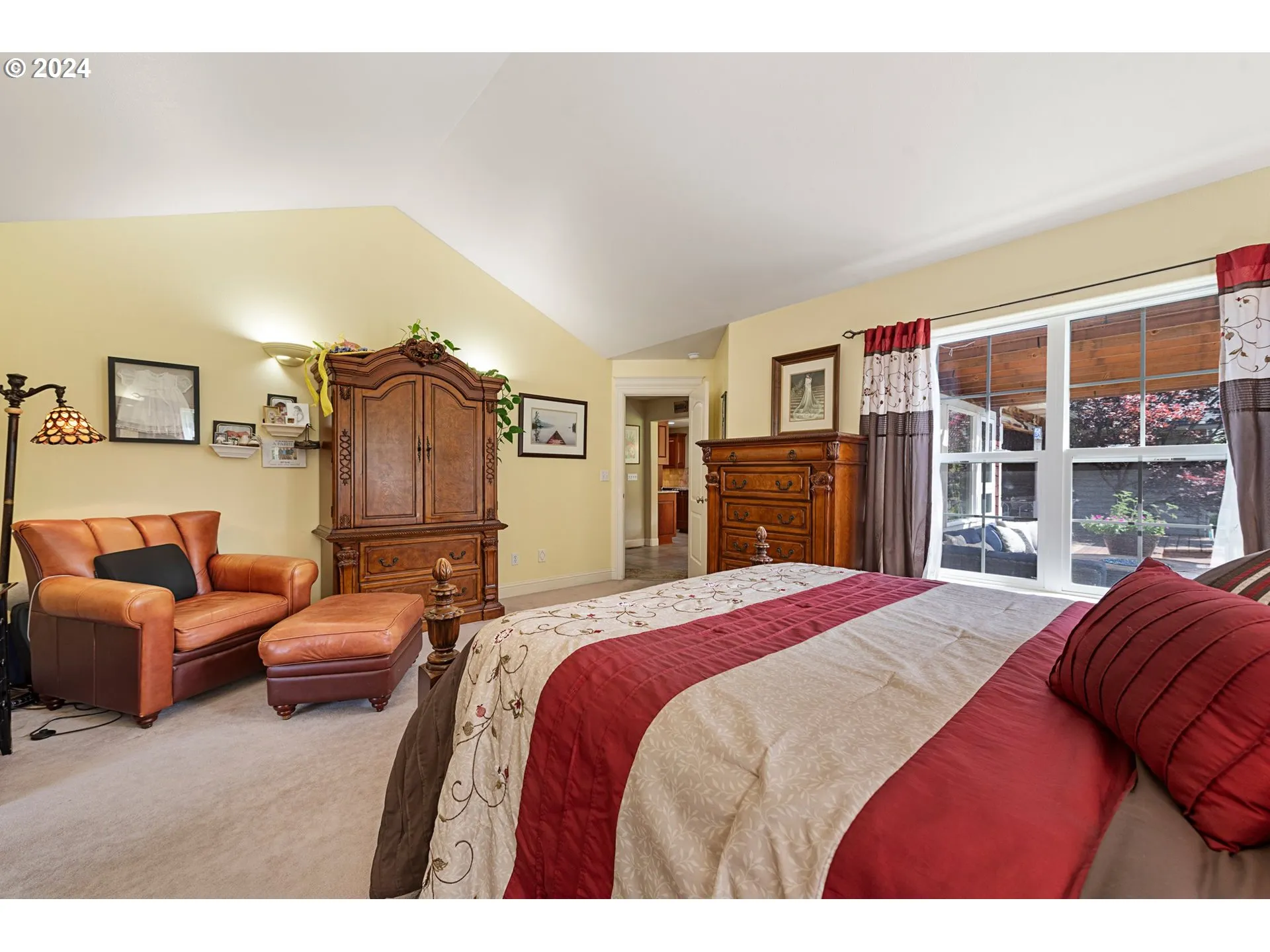 Bedroom, Primary