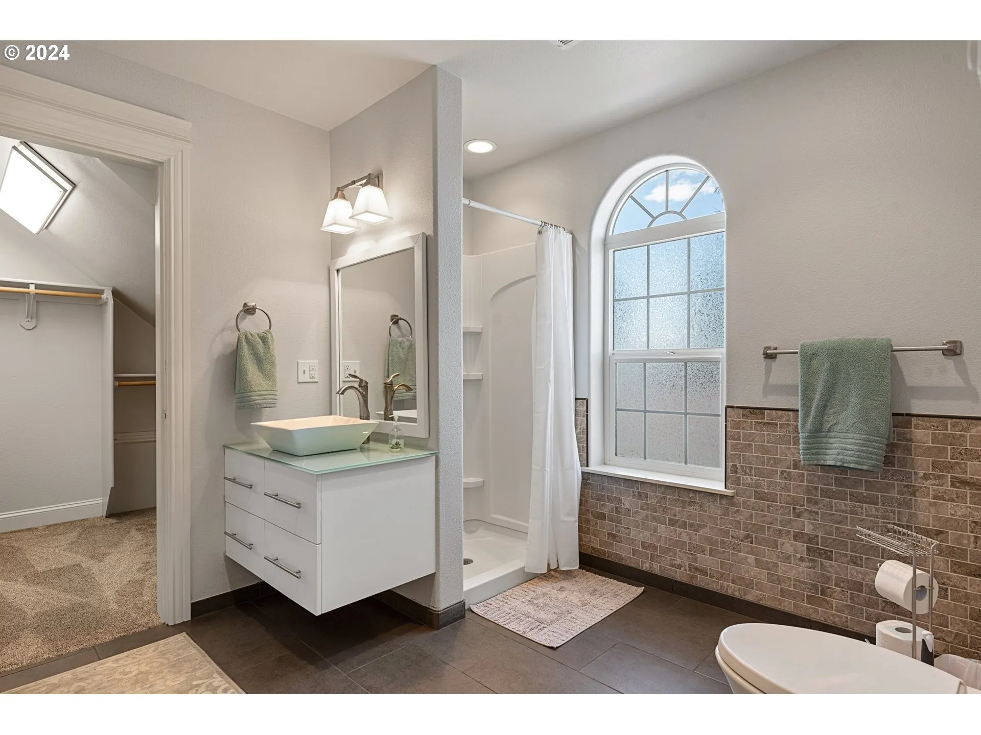 Bathroom-Upper