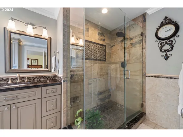 Bathroom-Walk in Shower