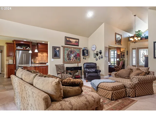 Living Room-Vaulted Ceilings