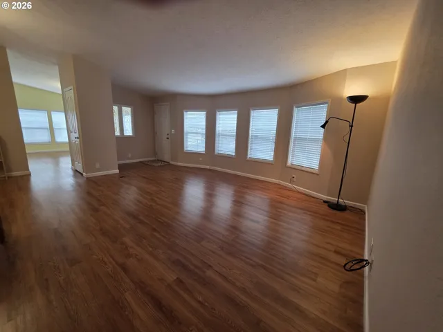 Living Room-Vaulted Ceilings