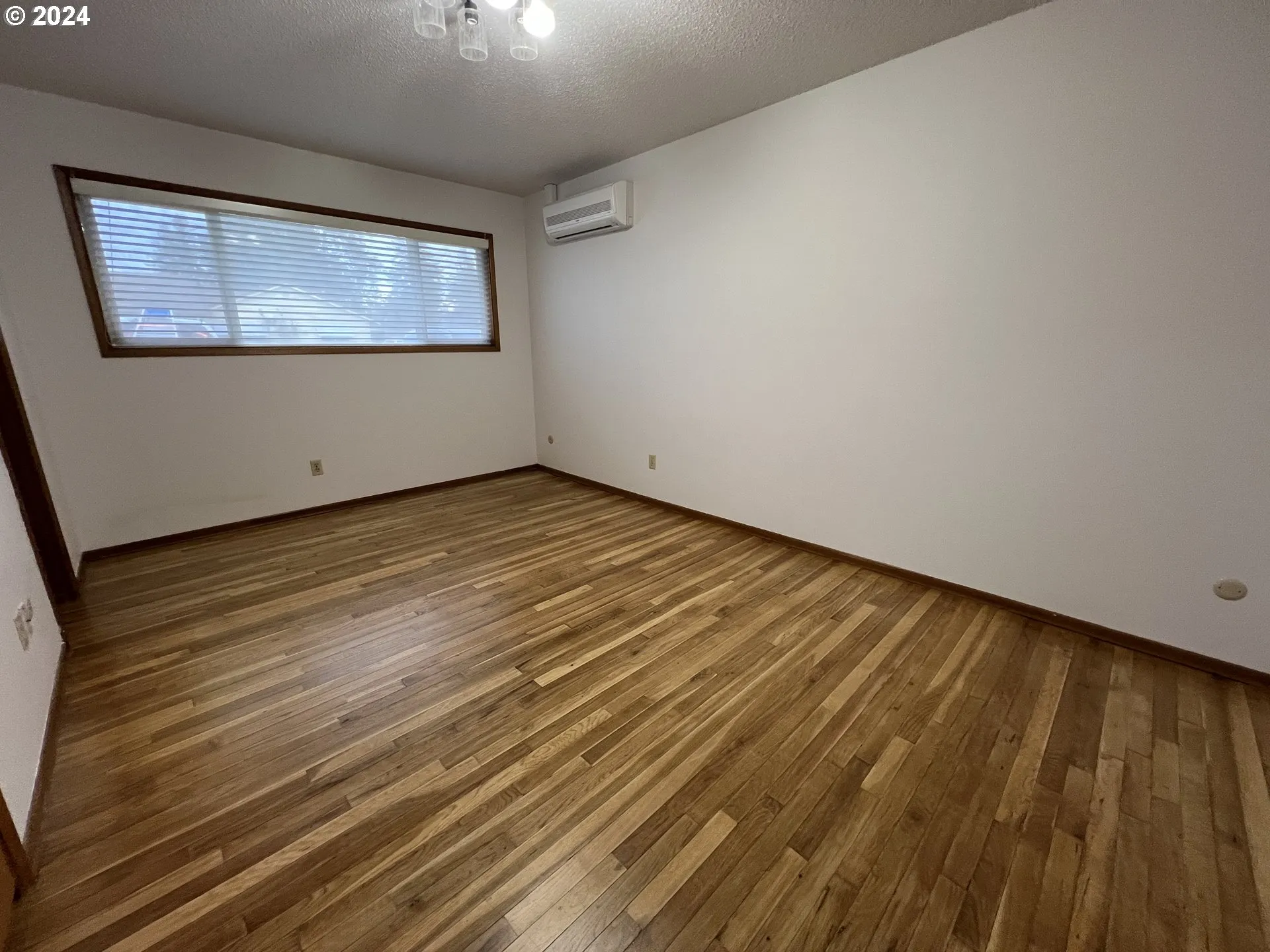 Bedroom, Primary