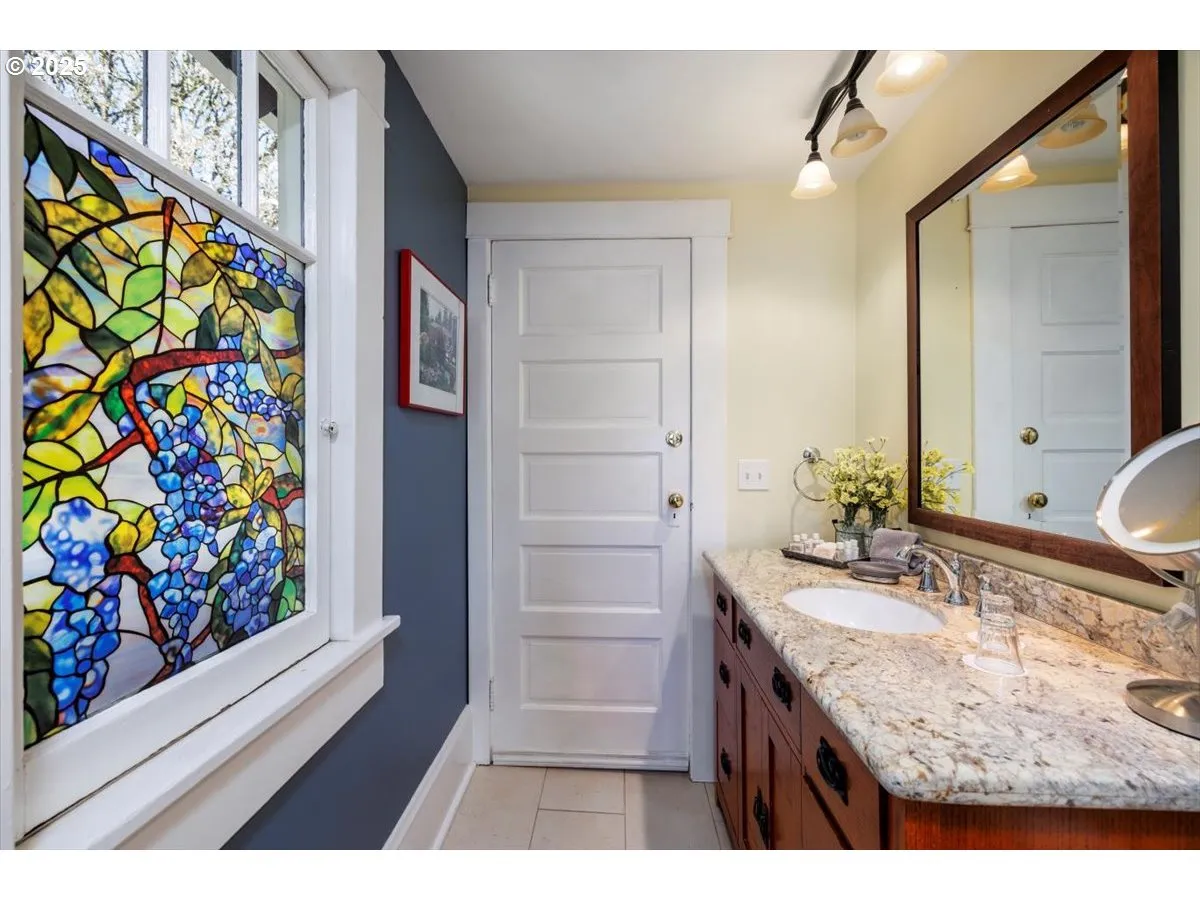 Bathroom, Attached-Upper