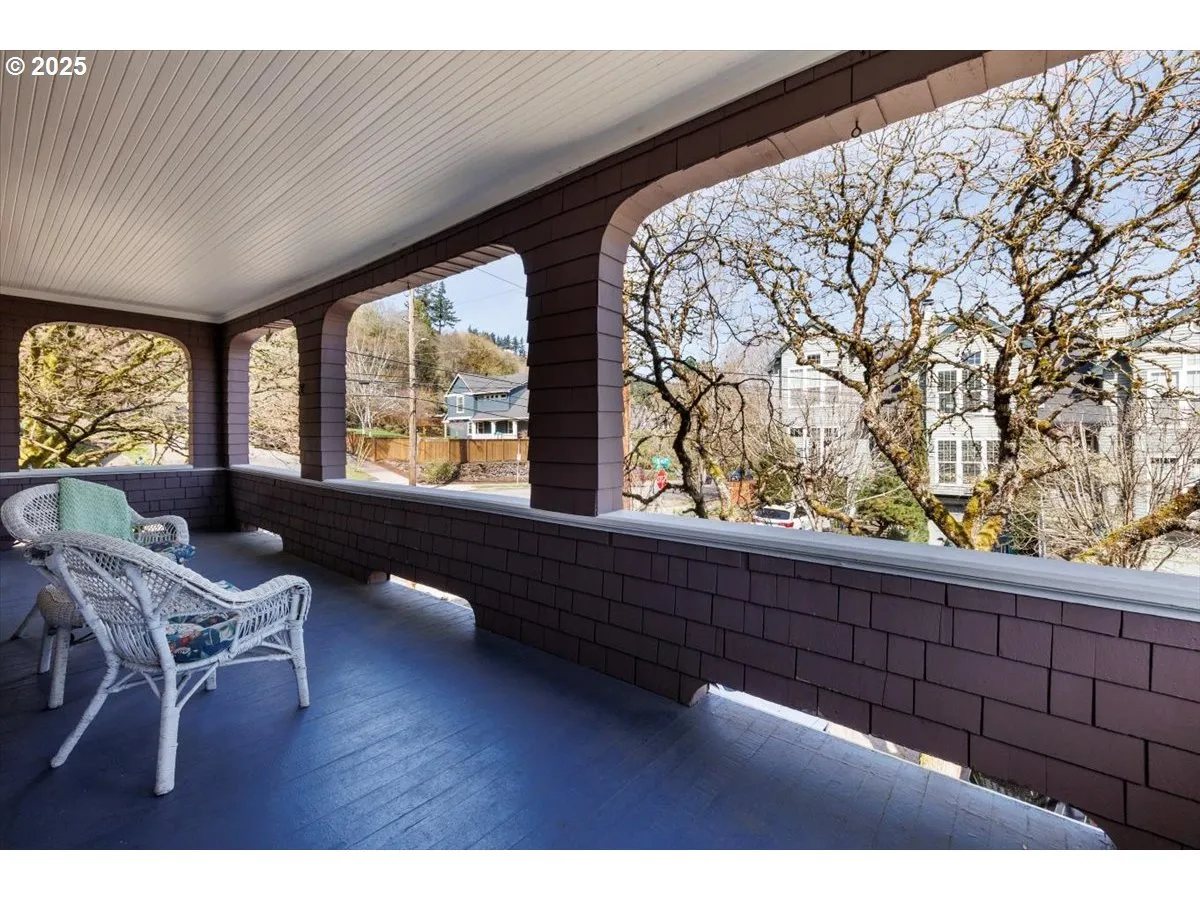 Primary Bedroom-Upper