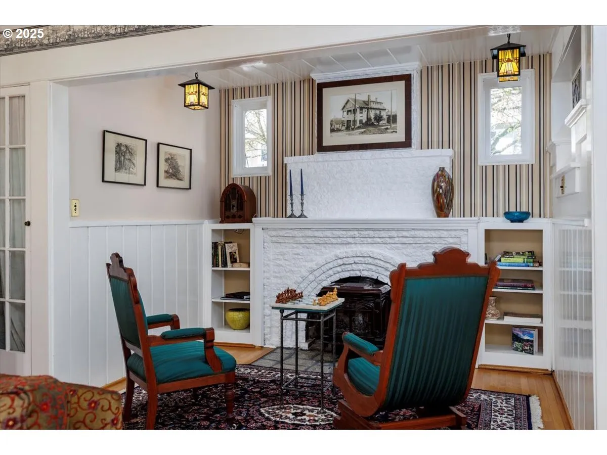 Living Room-Fireplace