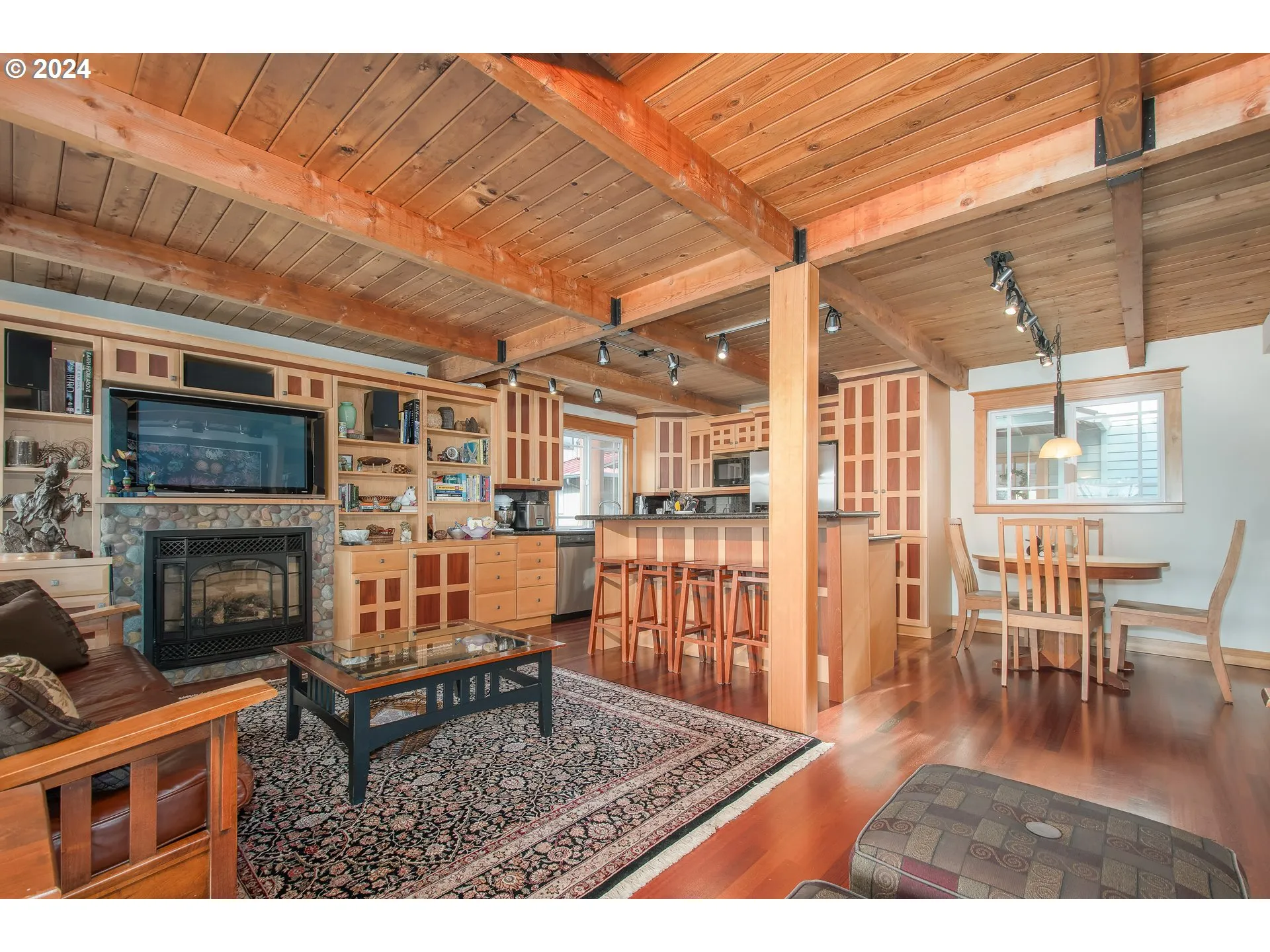 Living Room-Fireplace