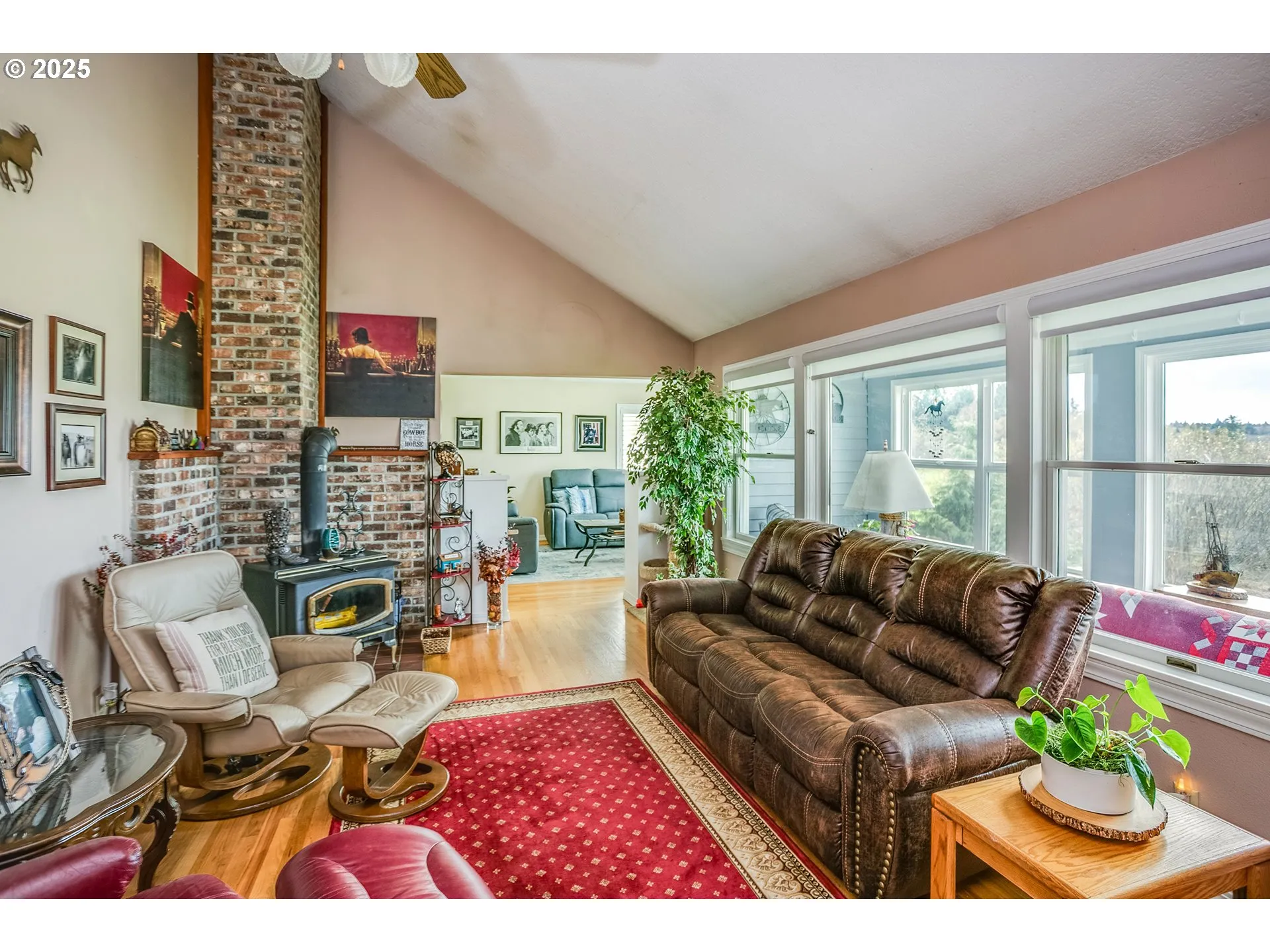 Living Room-Fireplace