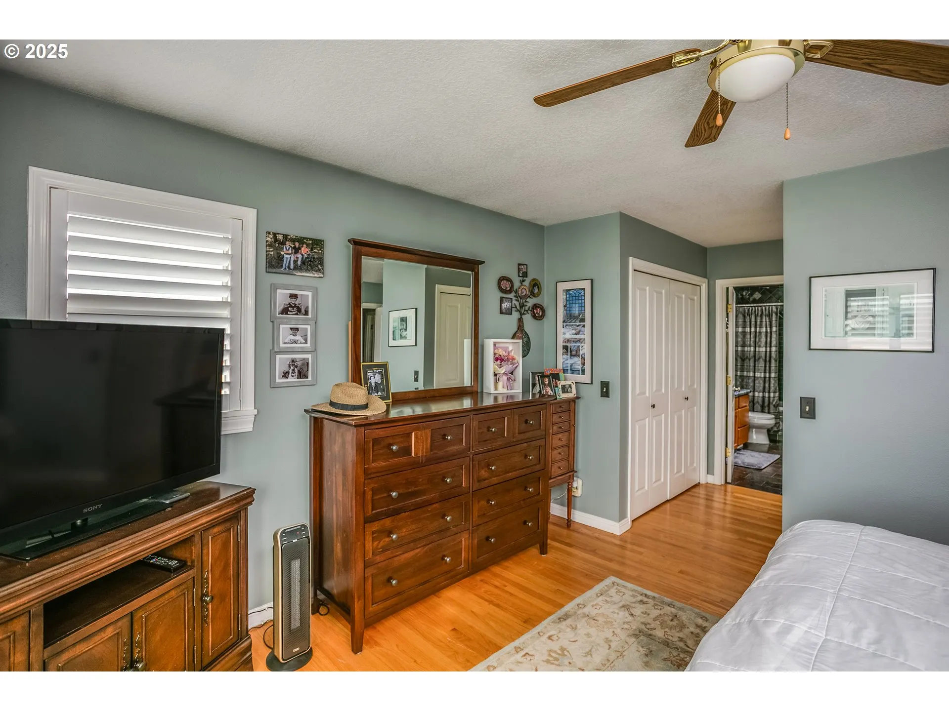 Bedroom, Primary