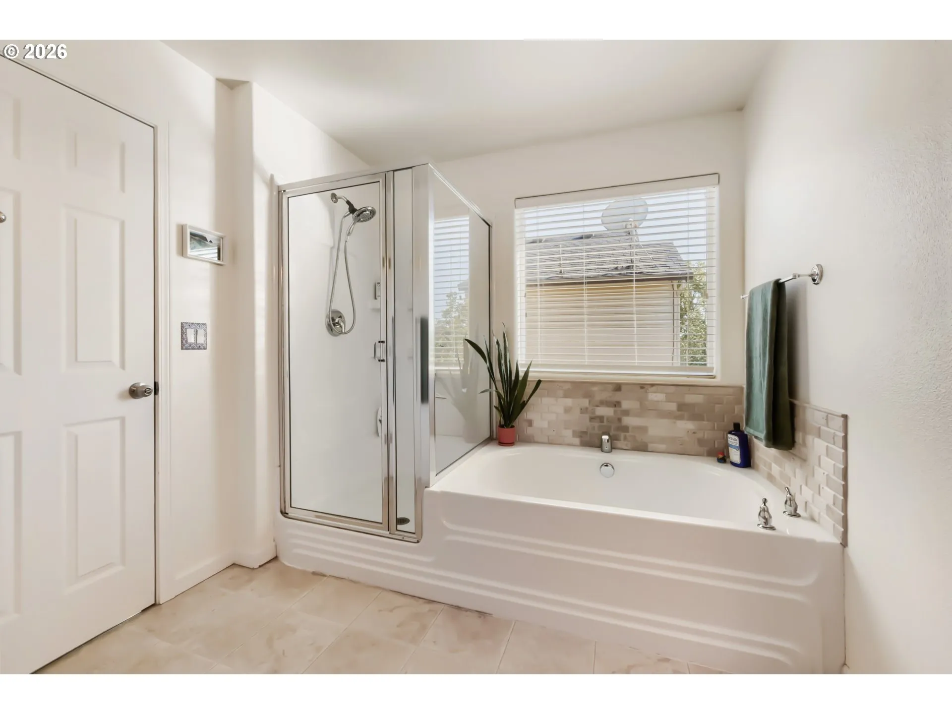 Bathroom, Attached-Garden Tub