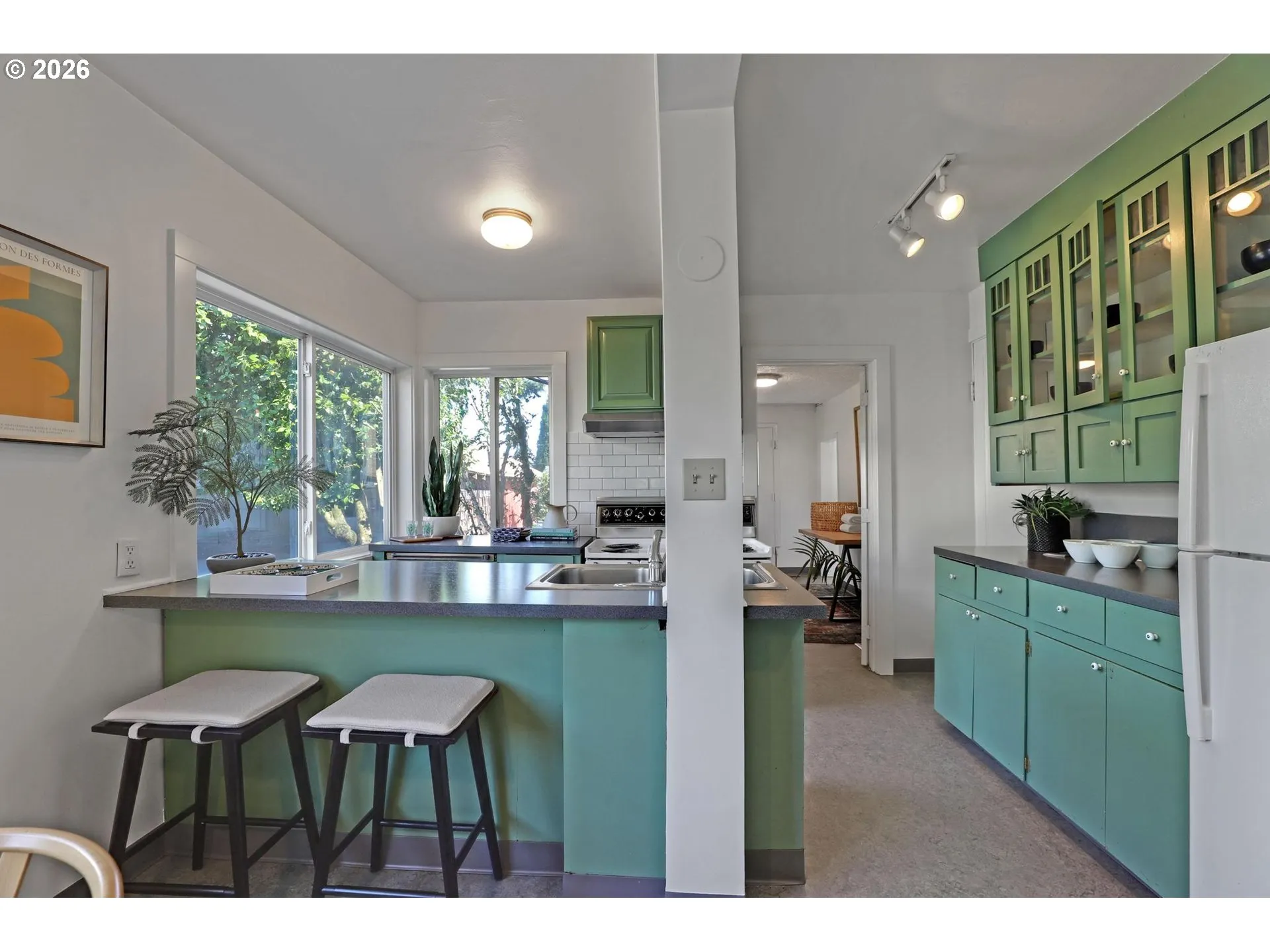 Kitchen-Breakfast Bar