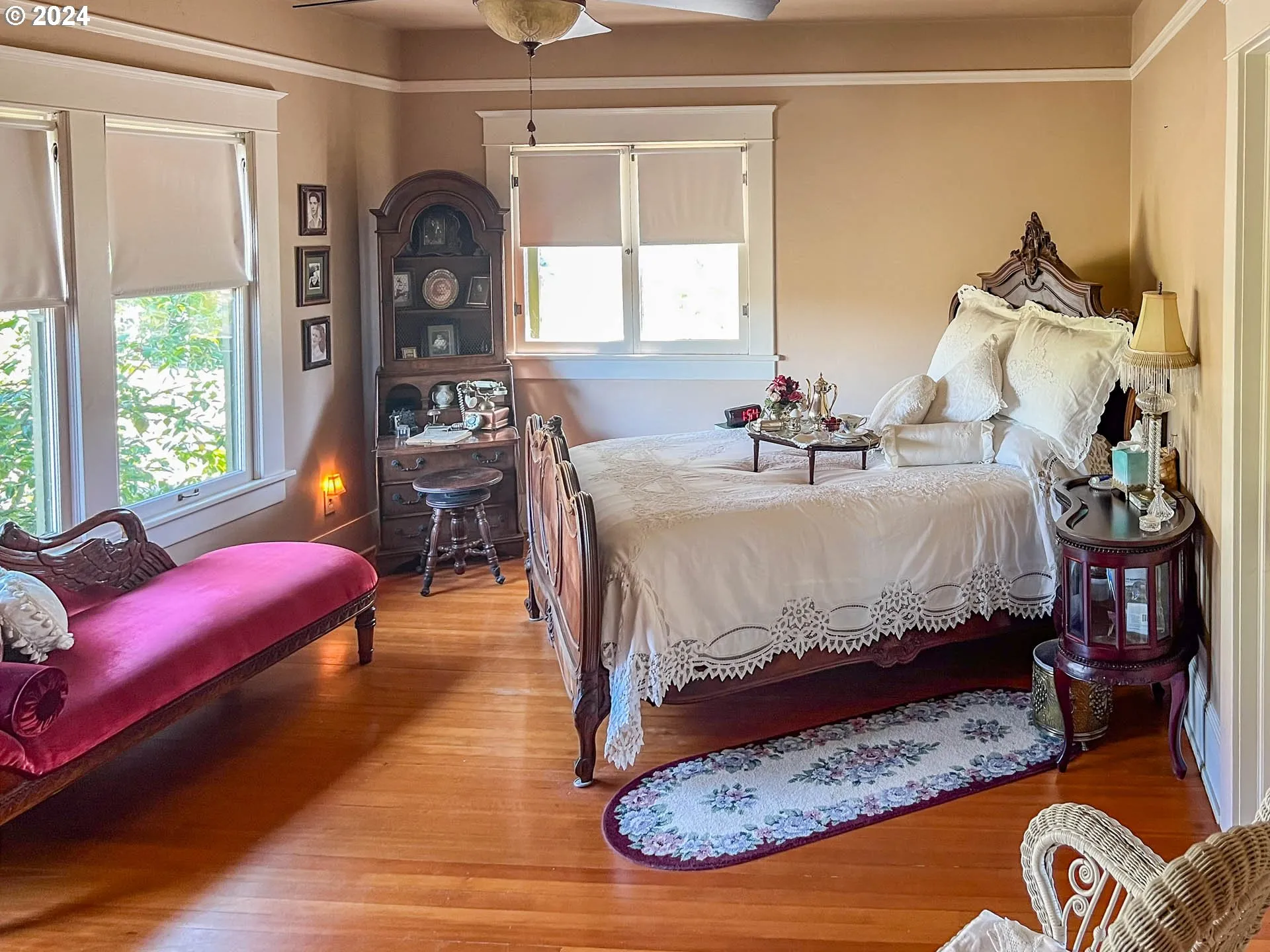 Bedroom, Primary