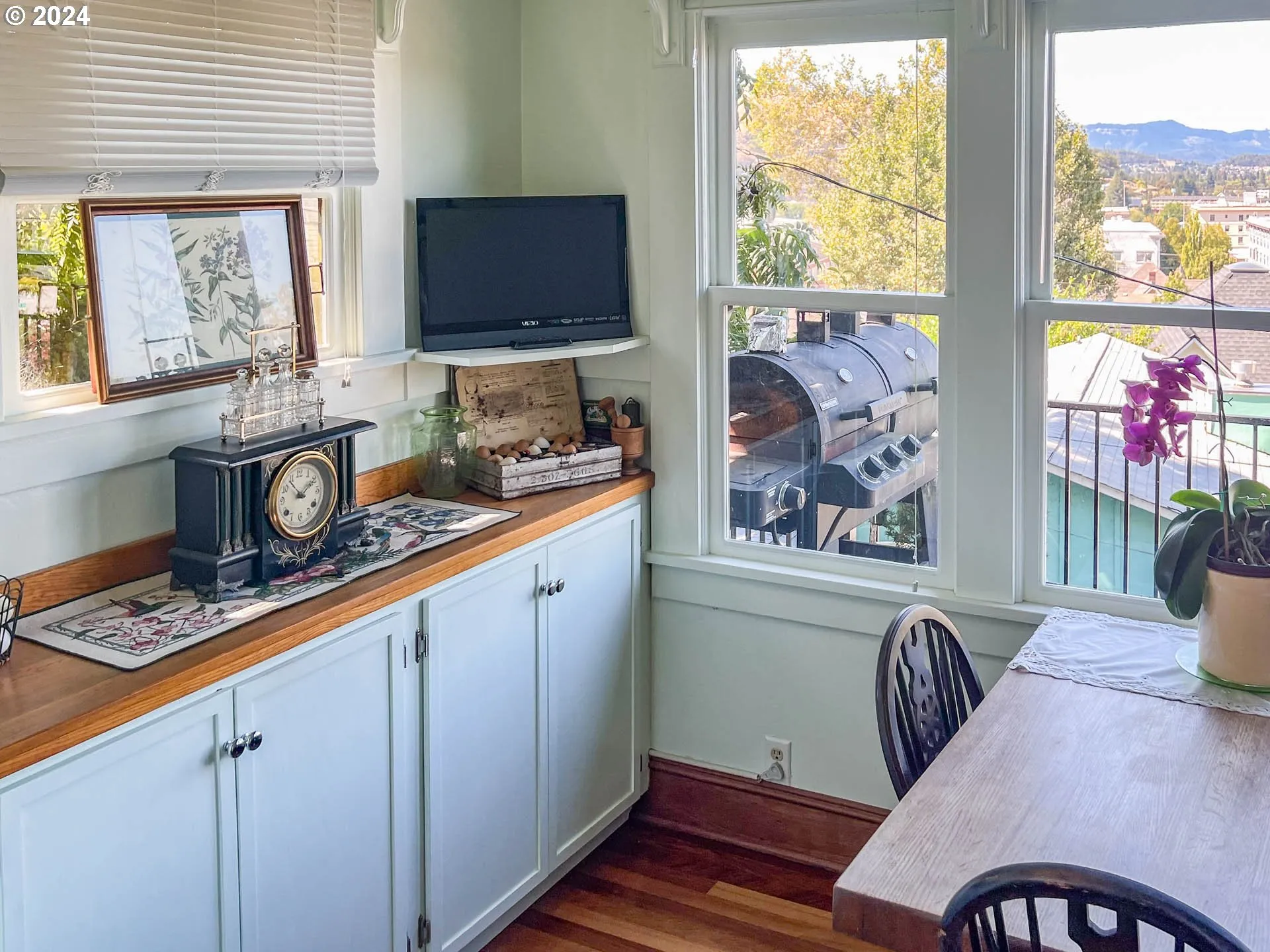 Kitchen/Nook-Eating Area