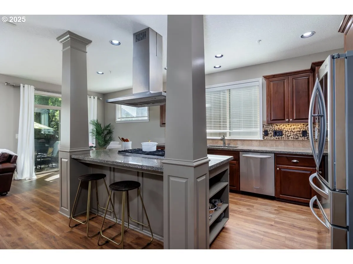 Kitchen-Eating Area