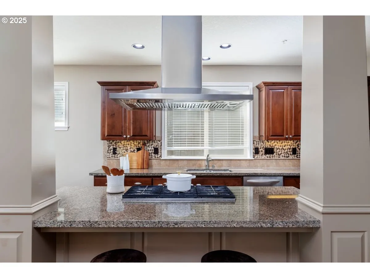 Kitchen-Cooking Island