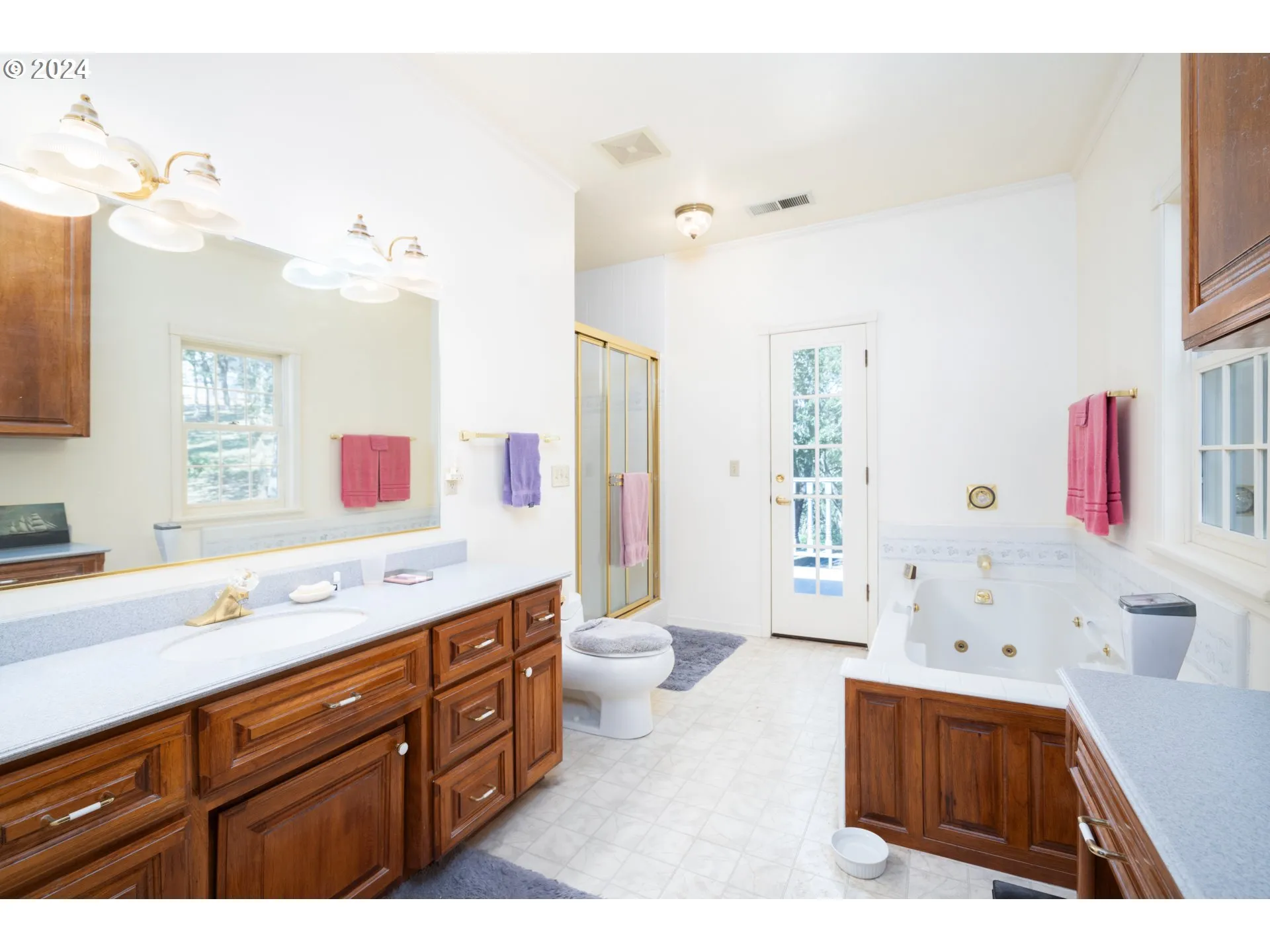 Bathroom, Attached-Upper