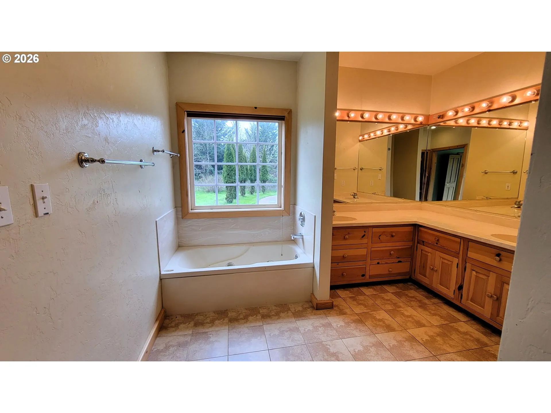 Bathroom, Attached-Garden Tub