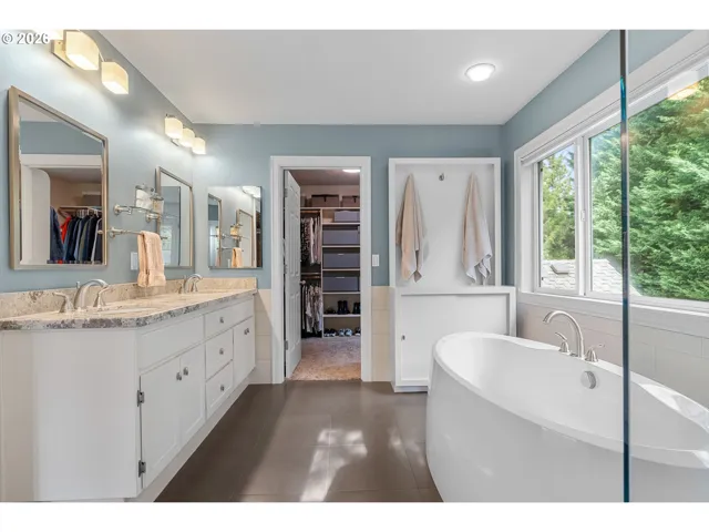Primary Bedroom-Attached Bathroom