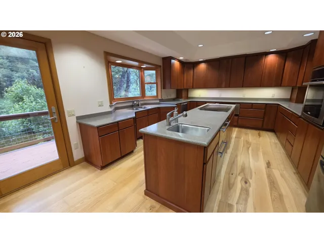 Kitchen-Island