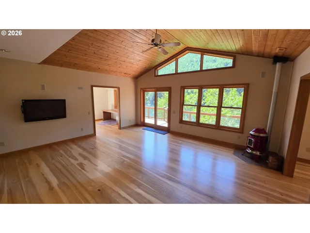 Living Room-Vaulted Ceilings